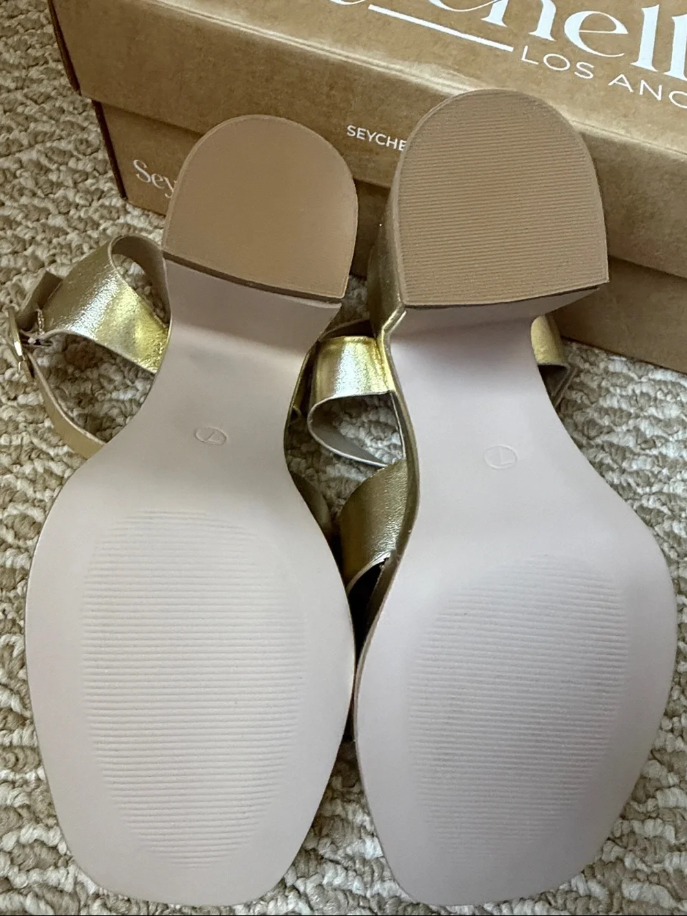 Seychelles Gold leather platform Sandals. New in Box / dust bag